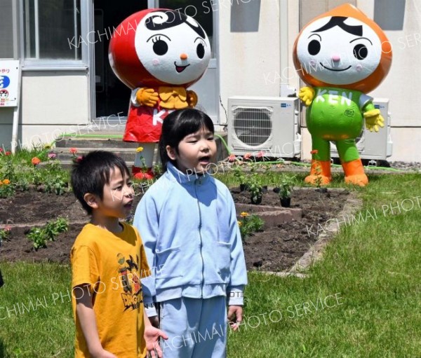 「お花をありがとうございます」と元気にあいさつした
