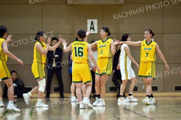 女子決勝・帯大谷―白樺学園（金野和彦撮影）