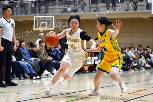女子決勝・帯大谷―白樺学園（金野和彦撮影）