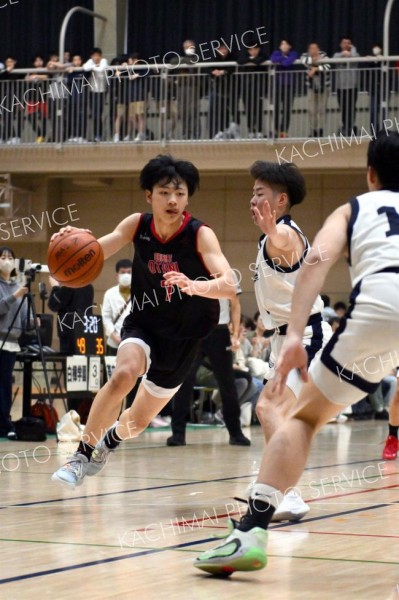 男子決勝・白樺学園―帯大谷（金野和彦委撮影）