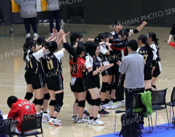 【女子決勝リーグ・帯三条―帯大谷】勝利を決めて喜びを爆発させる帯三条の選手たち