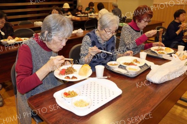 月１回の「ふれあい食堂」、節目の７０回目　清水マミーのまんまの会