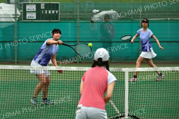 【女子団体１回戦・帯三条―室蘭清水丘】ダブルスで勝利を挙げた