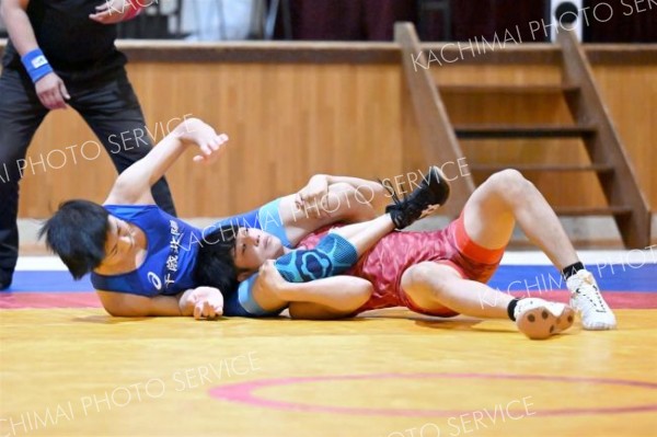 【男子個人戦６０キロ級】両足をがっちりとつかんでローリングする