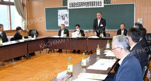 中学校での説明会にＯＢ・ＯＧの在校生が参加　池田高校