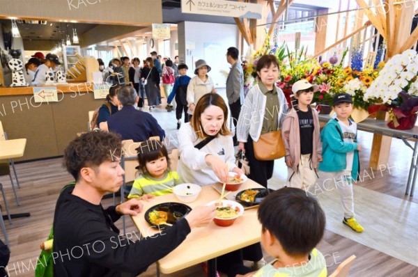 構想１０年、新得の核に　地域交流センター「とくとく」オープン