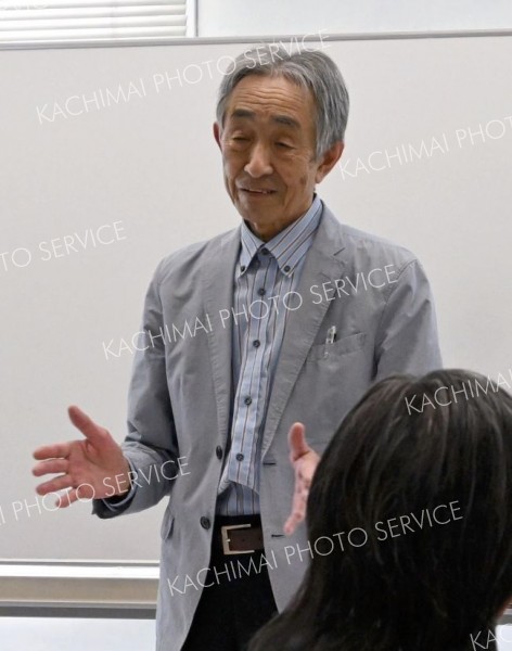授業を行う講師