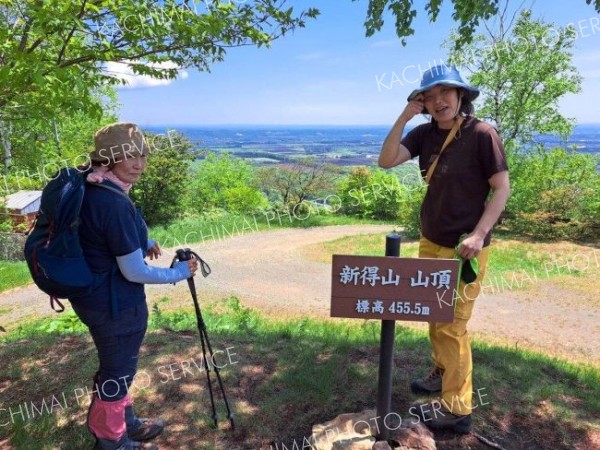 新得山山頂に看板設置　新得町