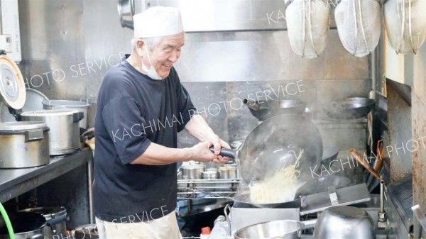 中華鍋を振り続け４５年　感謝の思いと共に、老舗「火車」が１５日に閉店