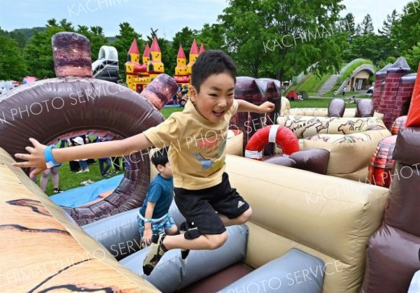 はたらく車にふわふわ遊具‥子どもワクワク　エコパでキッズフェスタ　１５日も