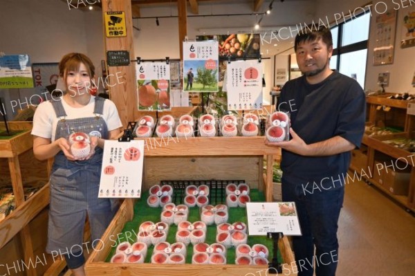 音更産のモモがお目見え　道の駅「なつぞら市場」