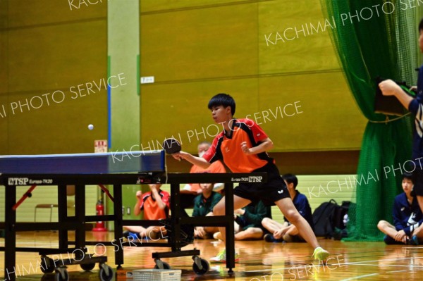 【男子学校対抗決勝リーグ・帯工－帯北】シングルスで勝利し、優勝の原動力となった帯工の吉根直輝