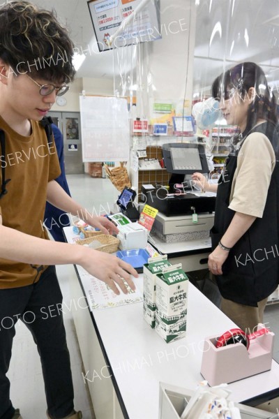 リニューアルの畜大牛乳、販売開始　畜大生協に“ファン”続々