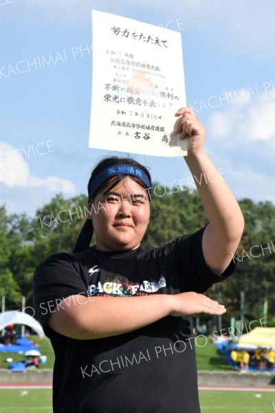 女子砲丸投げで準優勝し