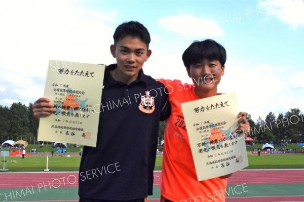 男子走り幅跳びでそろって