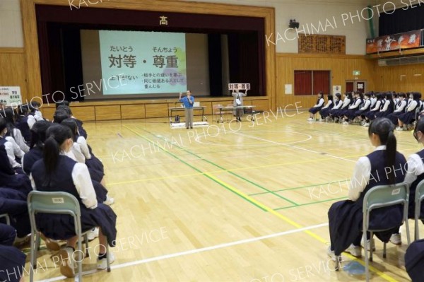 「互いに尊重し合って」　デートＤＶ予防へ帯広南商業高で講座