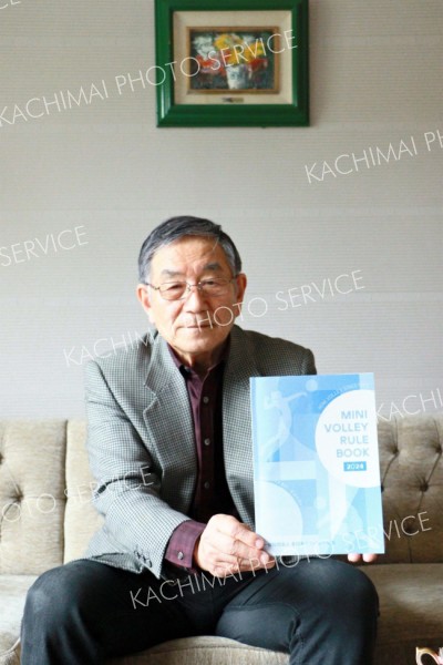 ２０年ぶりに刷新したルールブックを手にする