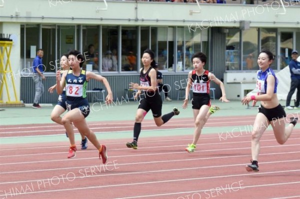 ２年女子１００メートル決勝