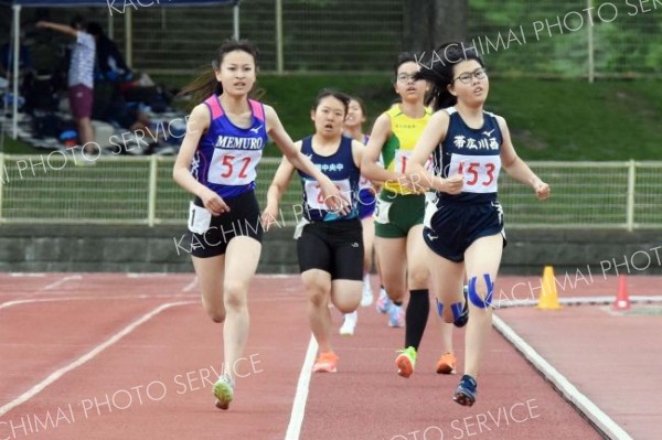 女子８００メートル決勝１組