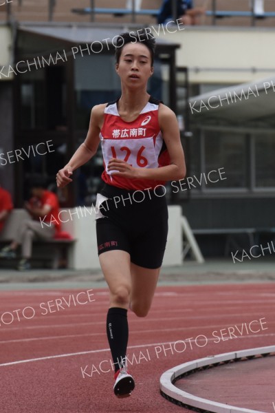 女子８００㍍予選２組