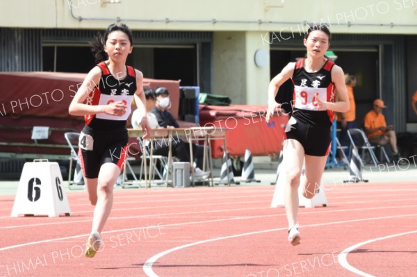 女子８００㍍決勝２組