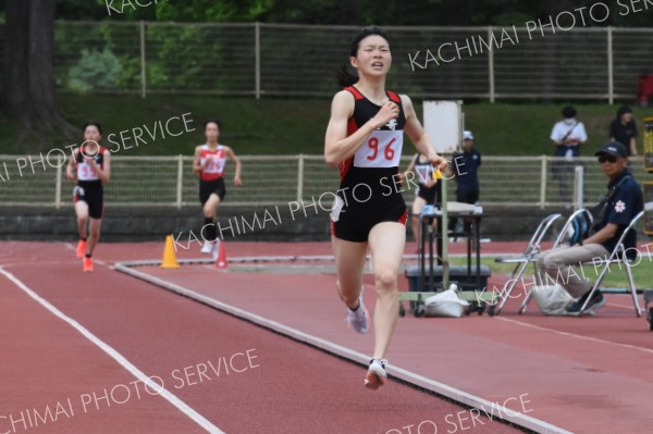 女子８００㍍決勝２組
