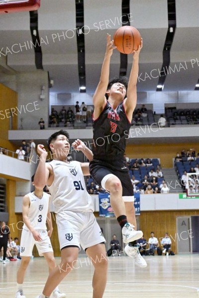 【男子予選トーナメント１回戦・帯大谷―札幌山の手】リバウンドをもぎ取る帯大谷