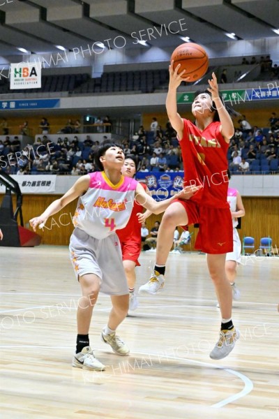 【女子準々決勝・帯大谷―北星学園女子】力強く切れ込んでレイアップシュートを決める帯大谷