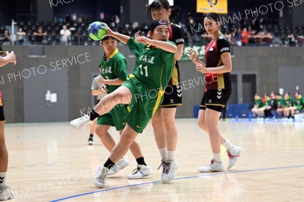 【女子決勝・帯三条―札幌北陵】前半２６分、島田心菜（１年）がゴールを決めて７－８と追い上げる