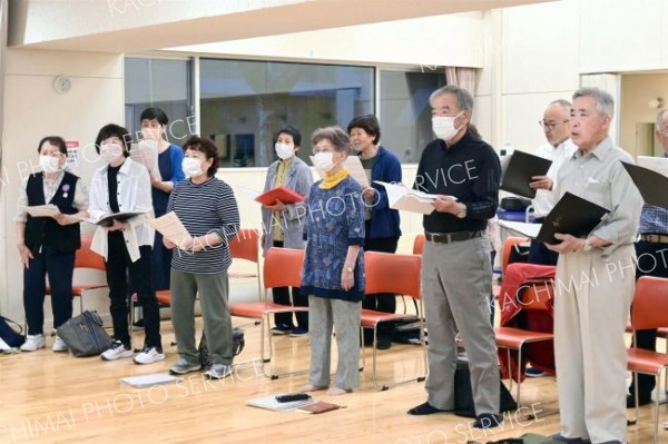 ２０周年記念コンサートに向け猛練習に励む団員たち