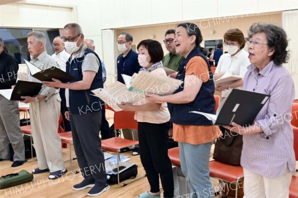 ２０周年記念コンサートに向け猛練習に励む団員たち