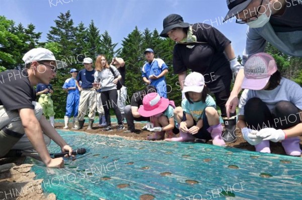 帯農高で種まき　すこやか農園