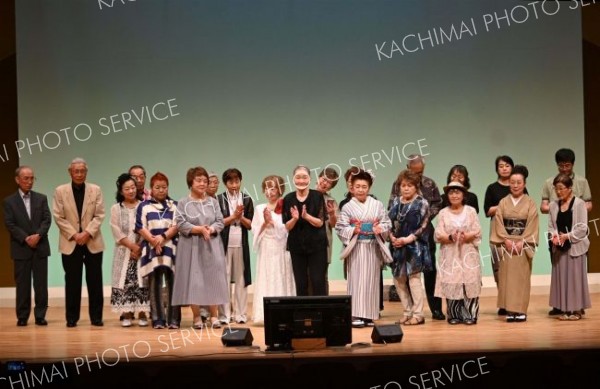 美空ひばりさん歌い継ぐ　会場一体で合唱も　ひばり永遠の会