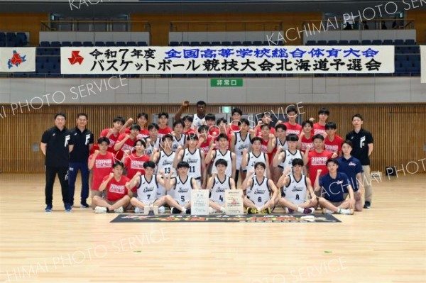 ３年ぶりのインターハイ出場を決めた白樺学園（金野和彦撮影）