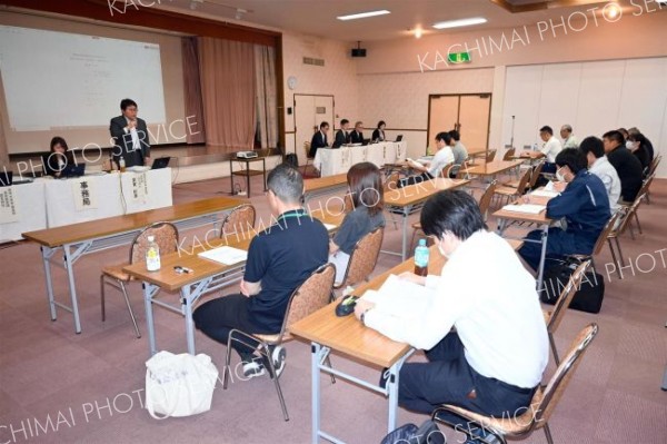 乳業工場の再編、収入に懸念の声　「酪畜近」帯広説明会