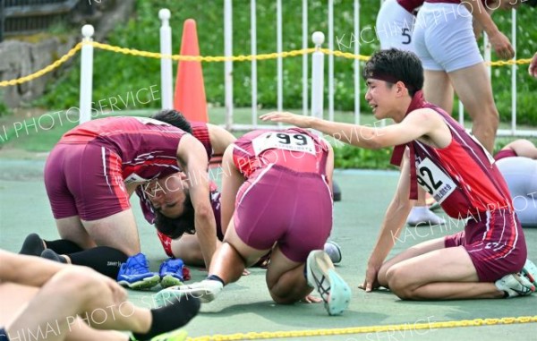 【男子１６００メートルリレー決勝】７位でインターハイ出場を逃し、涙を流す帯三条の選手たち