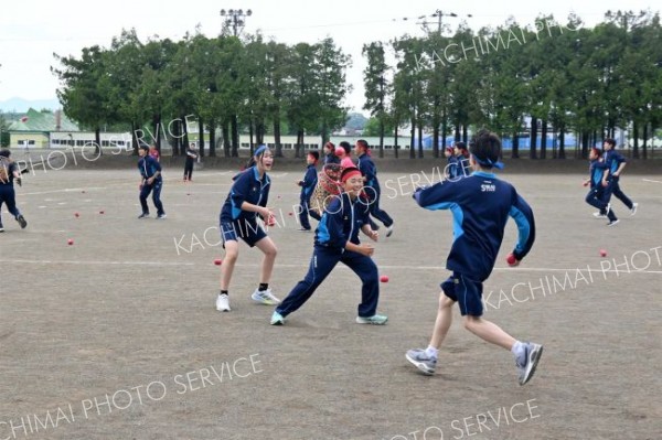 鹿追中学校の体育祭練習。改善点などを話し合い、ルールも工夫した