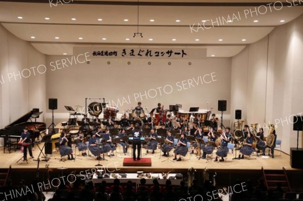 管内の吹奏楽団体共演　池田で「きまぐれコンサート」 2