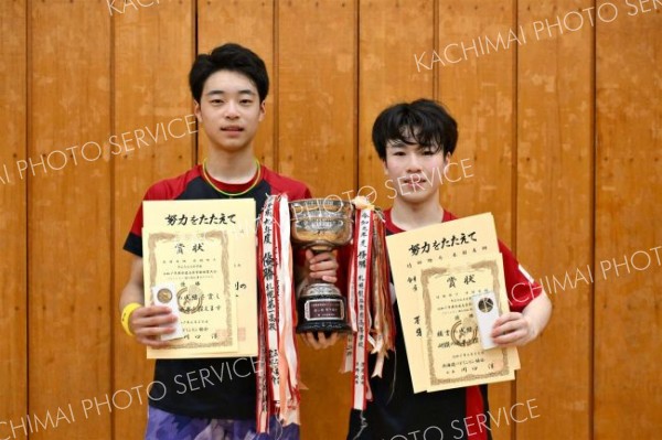 男子個人戦ダブルスで全道優勝をした帯大谷（金野和彦撮影）