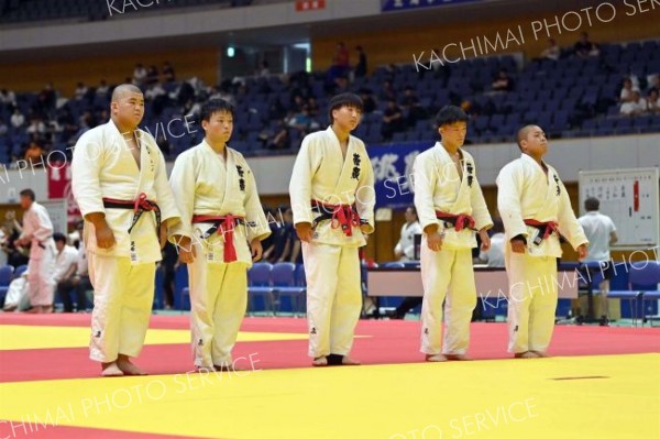 男子団体戦で８強入りした帯農。