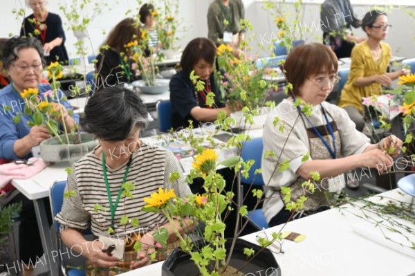 基本の大切さ学ぶ　華道院十勝支部と釧路支部が研究会