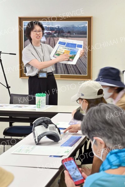 日高山脈国立公園指定１年記念　市役所屋上から山脈を眺める 6