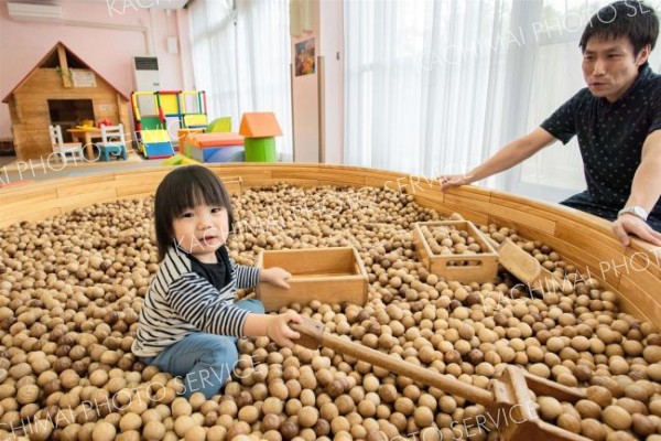 暑い夏でも安心、子どもの屋内遊び場　親の交流の場にも　児童会館や支援センター