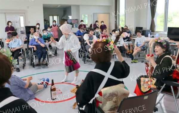 「友愛シスターズ」デビュー、スコップ三味線披露～まちマイ音更編