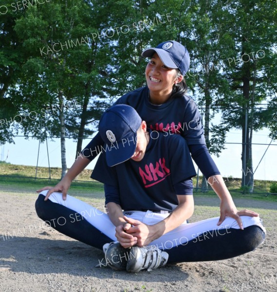 仲の良い二人は練習前のストレッチでペアを組んで行うことが多い