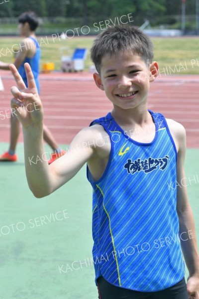 ５年男子１００メートル決勝で２８年ぶりの大会新となる１３秒７３を記録した十勝陸ク