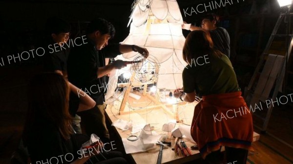 製作が進む行燈