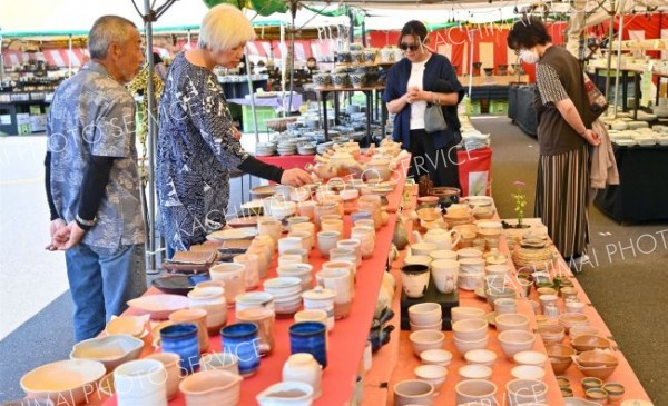 全国各地の陶磁器が集結　帯広で「全国陶器祭り」開幕 7