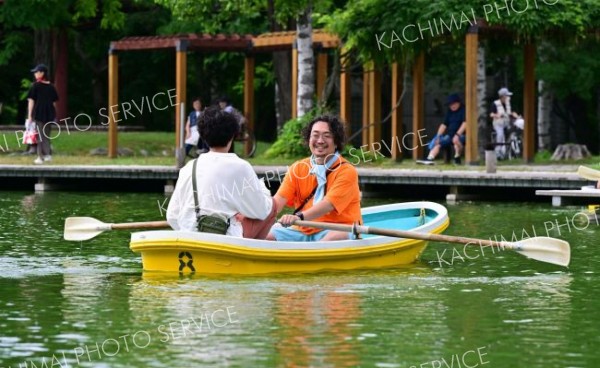 緑ケ丘公園のボート再開　水辺に笑顔 5