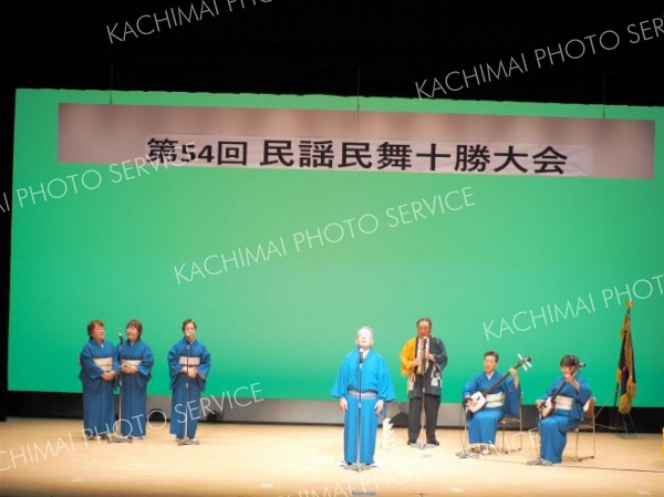 ７２人が歌声披露　民謡民舞大会 2